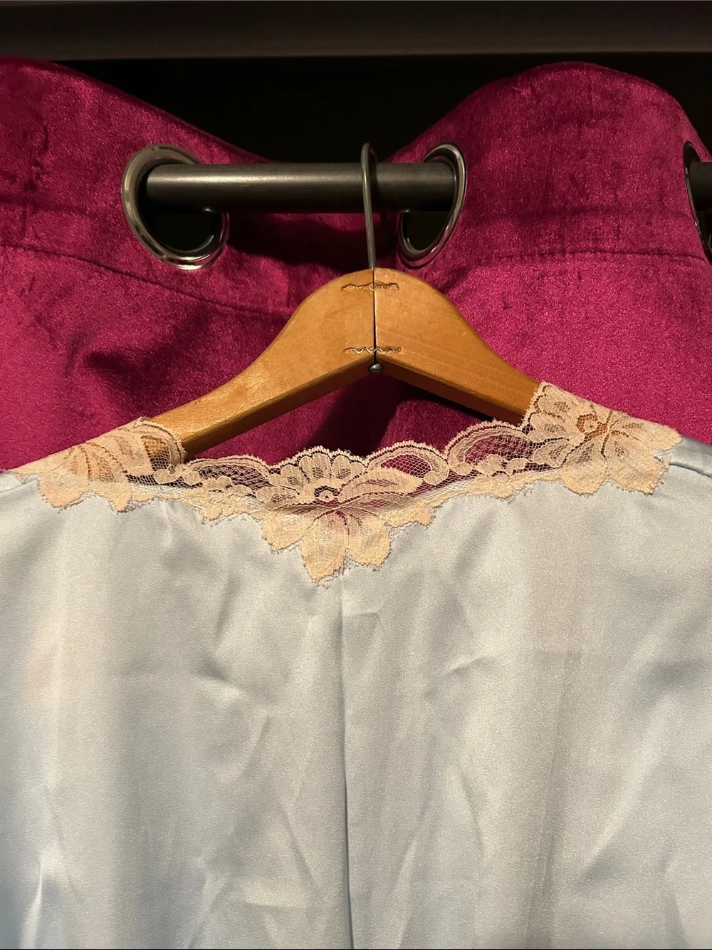 Vintage 1970-1980 Like New Miss Elaine Light Blue Satin Robe w/Cream Lace Trim